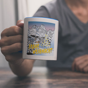 Kaffeebecher zum Thema Weihnachten mit eingeschneiter Landschaft