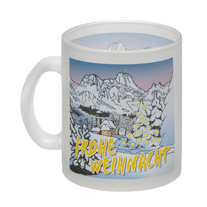 Kaffeebecher zum Thema Weihnachten mit eingeschneiter Landschaft