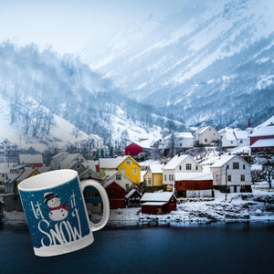Let it Snow Kaffeebecher mit süßem Schneemann und Schneeflocken