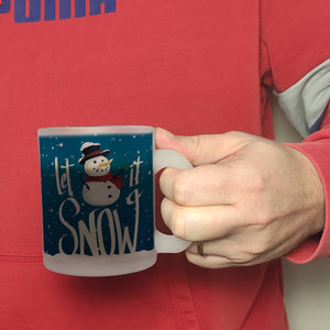 Let it Snow Kaffeebecher mit süßem Schneemann und Schneeflocken