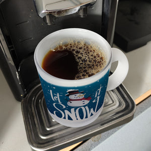 Let it Snow Kaffeebecher mit süßem Schneemann und Schneeflocken