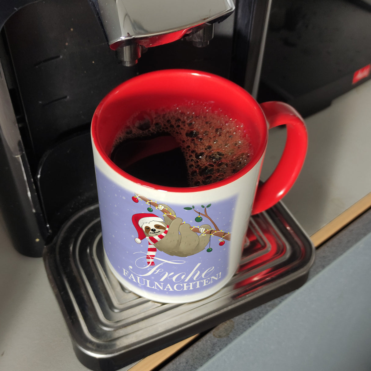 Frohe Faulnachten Kaffeebecher mit süßem weihnachtlichem Faultier