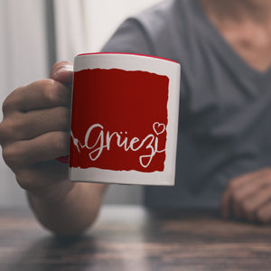 Kaffeebecher mit Grüezi-Schriftzug mit Herz und Bergen