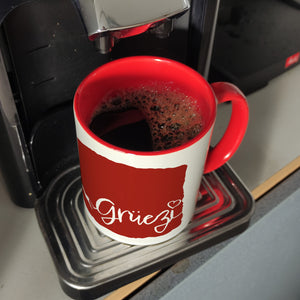 Kaffeebecher mit Grüezi-Schriftzug mit Herz und Bergen
