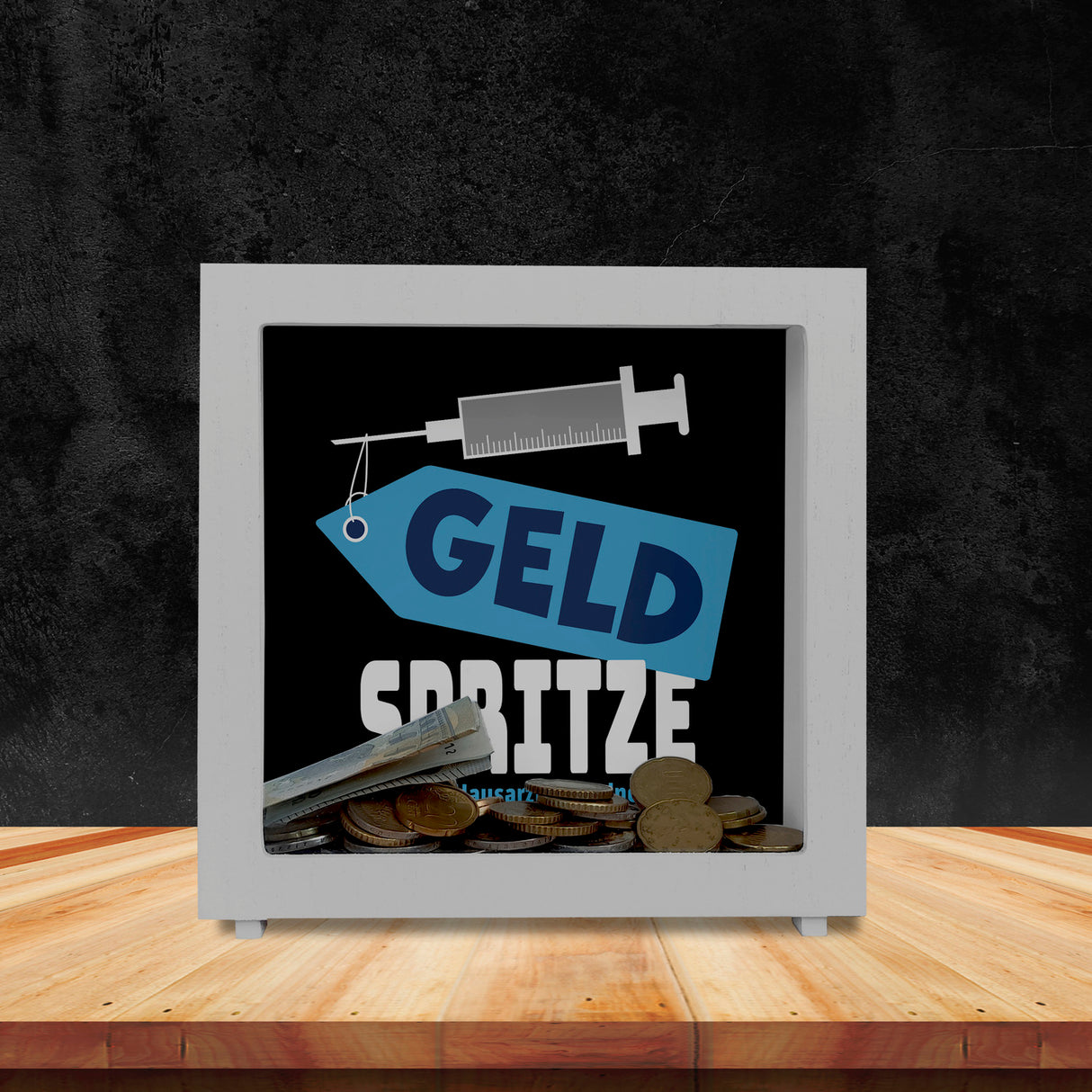 Geldgeschenk Spardose mit Geldspritze Motiv in {Rot}