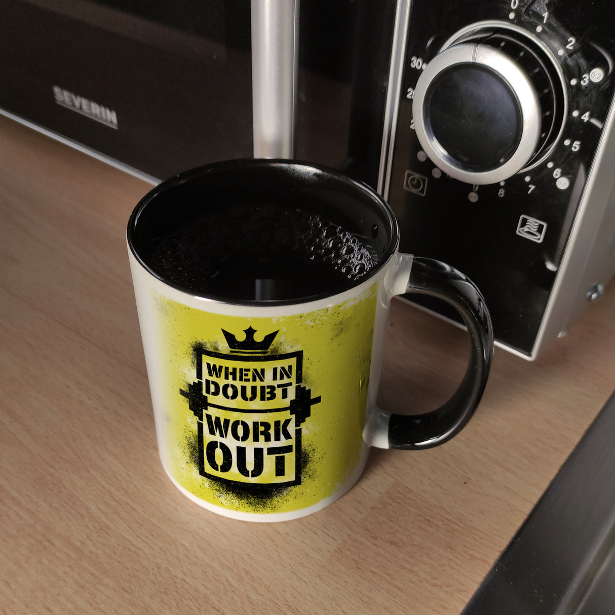 When in doubt Work out Kaffeebecher mit motivierendem Spruch in {Gelb}