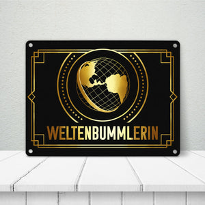 Weltenbummler Metallschild mit goldenem Globus und Reisemotiv