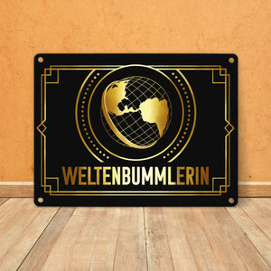 Weltenbummler Metallschild mit goldenem Globus und Reisemotiv