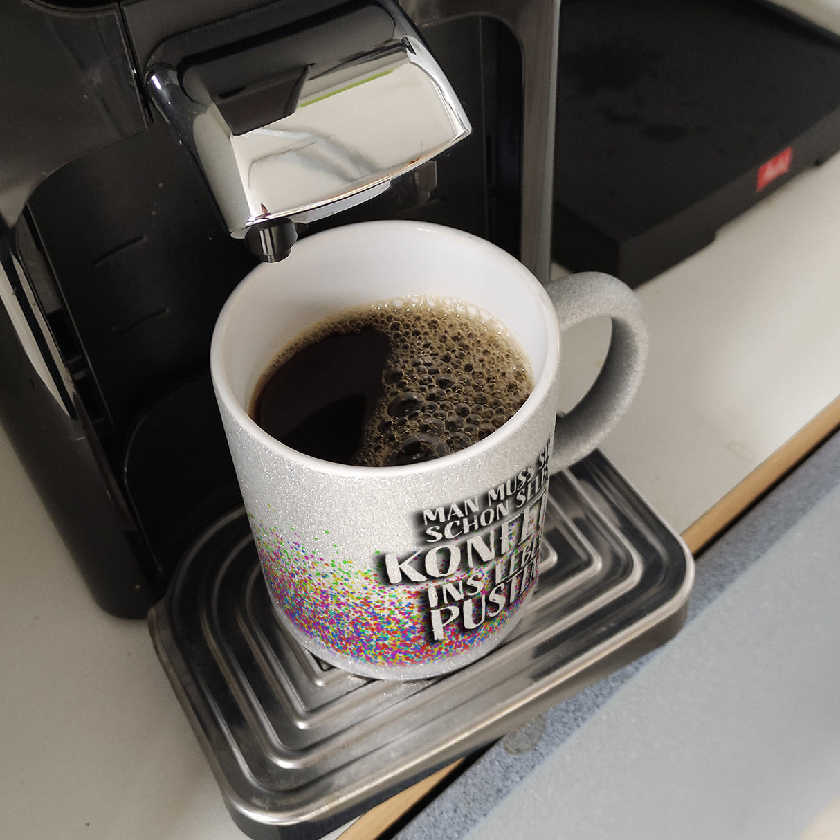 Man muss sich schon selbst Konfetti ins Leben pusten Kaffeebecher