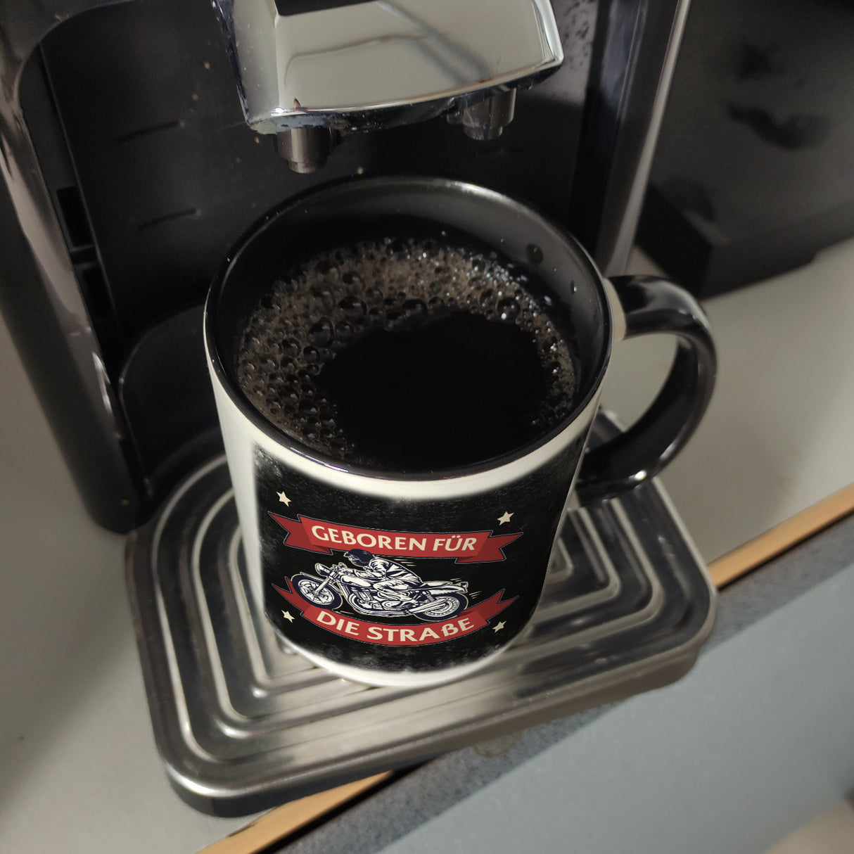 Geboren für die Straße Kaffeebecher mit coolem Biker Motiv