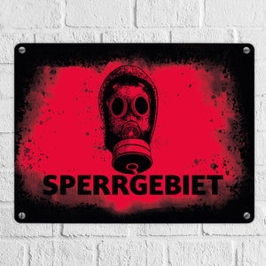 Sperrgebiet Metallschild mit Gasmaskenmotiv