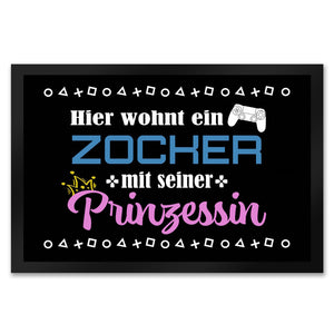 Hier wohnt ein Zocker mit seiner Prinzessin Fußmatte