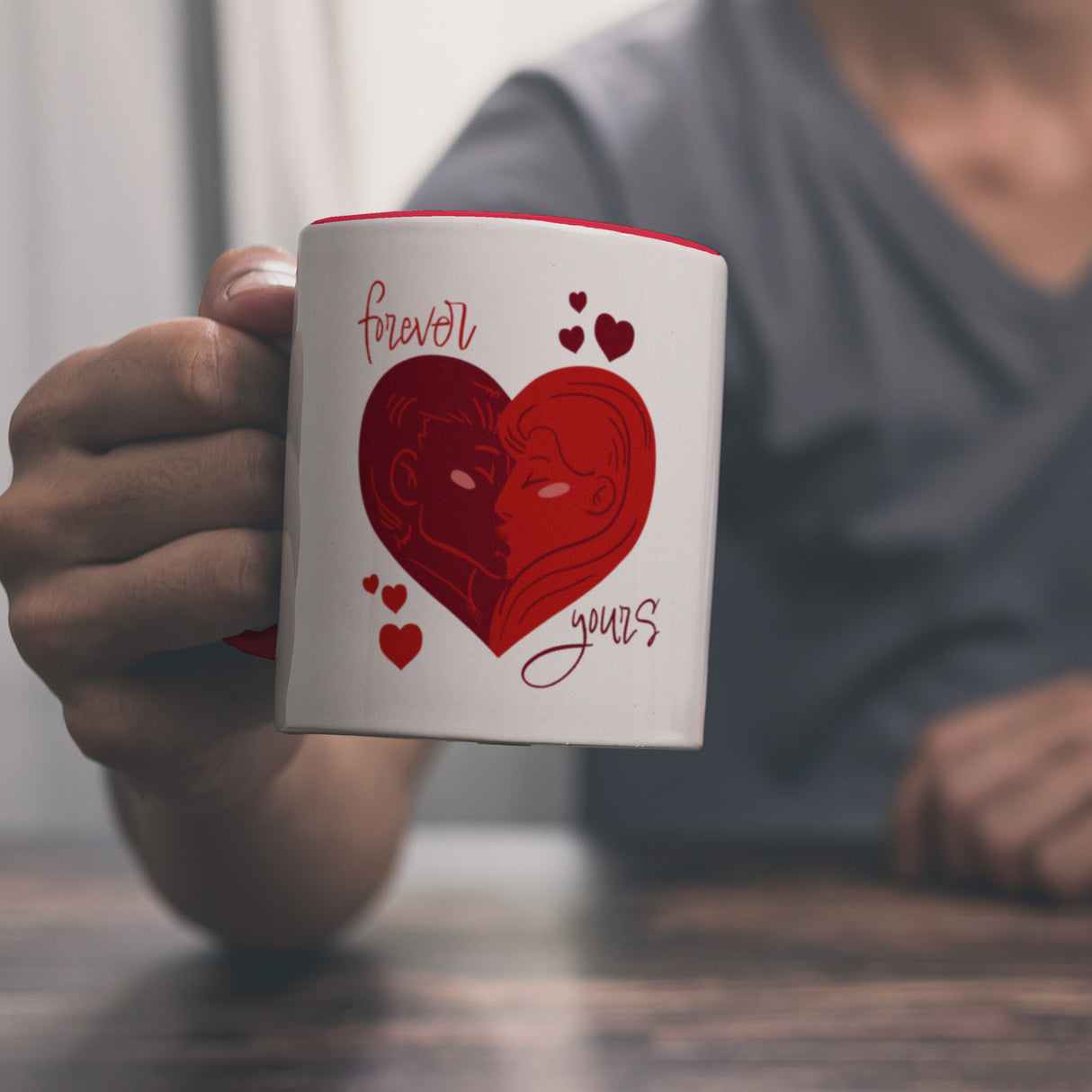 Forever yours Kaffeebecher mit küssendem Paar