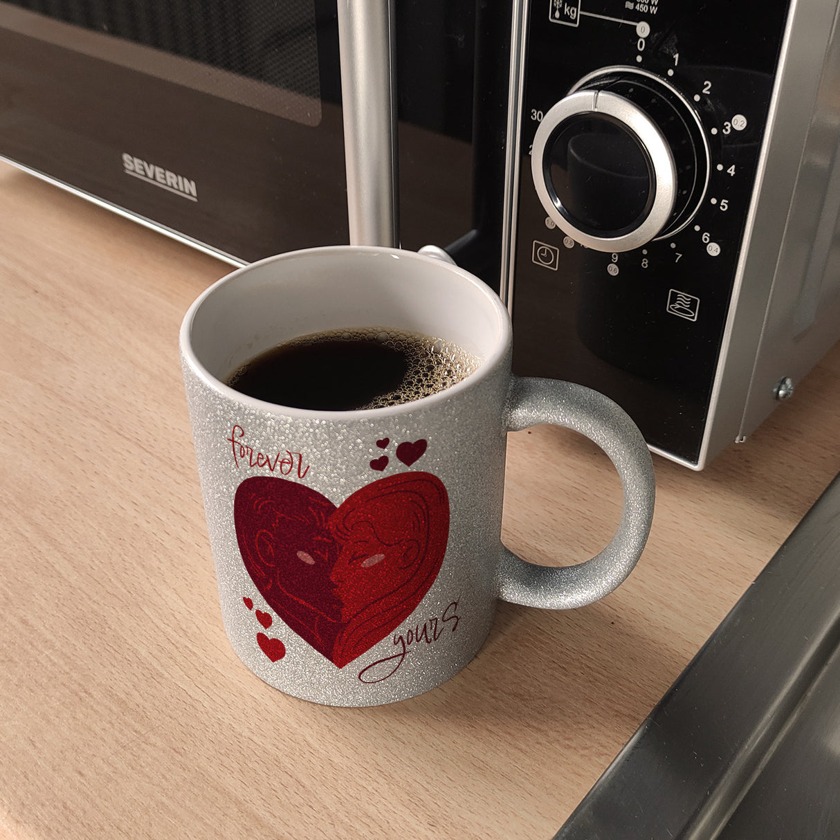 Forever yours Kaffeebecher mit küssendem Paar
