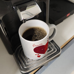 Forever yours Kaffeebecher mit küssendem Paar