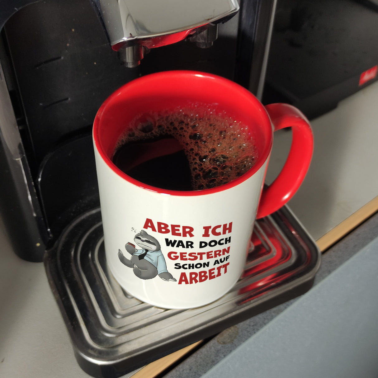 Aber ich war doch gestern schon auf Arbeit Faultier Kaffeebecher