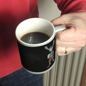 Süffige Ostern Kaffeetasse mit bayerischem Osterhasen in Lederhosen