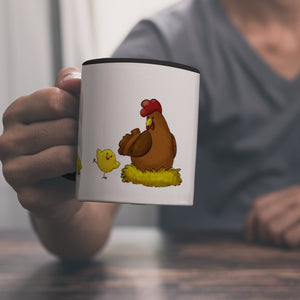 Huhn im Nest mit Küken Kaffeebecher