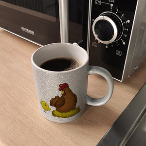 Huhn im Nest mit Küken Kaffeebecher