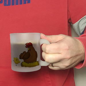 Huhn im Nest mit Küken Kaffeebecher