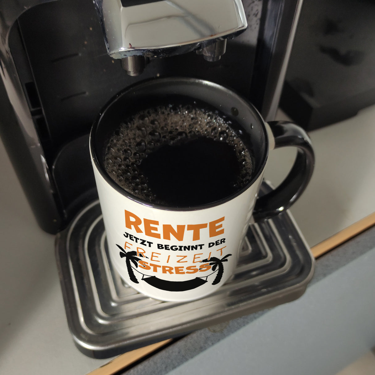 Rente - jetzt beginnt der Freizeitstress Kaffeebecher