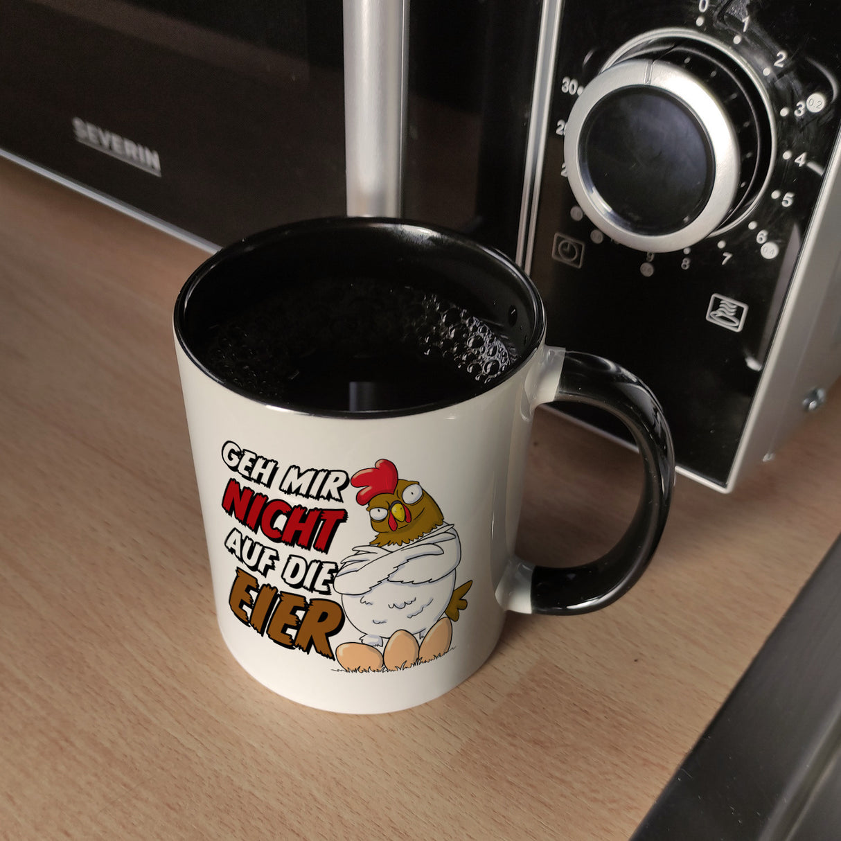 Geh mir nicht auf die Eier Kaffeebecher mit genervtem Huhn