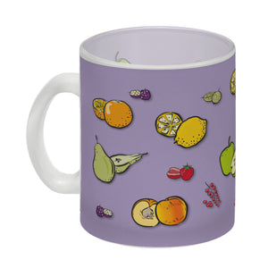 Kaffeebecher in lila zum Thema Obst mit verschiedenen Früchten