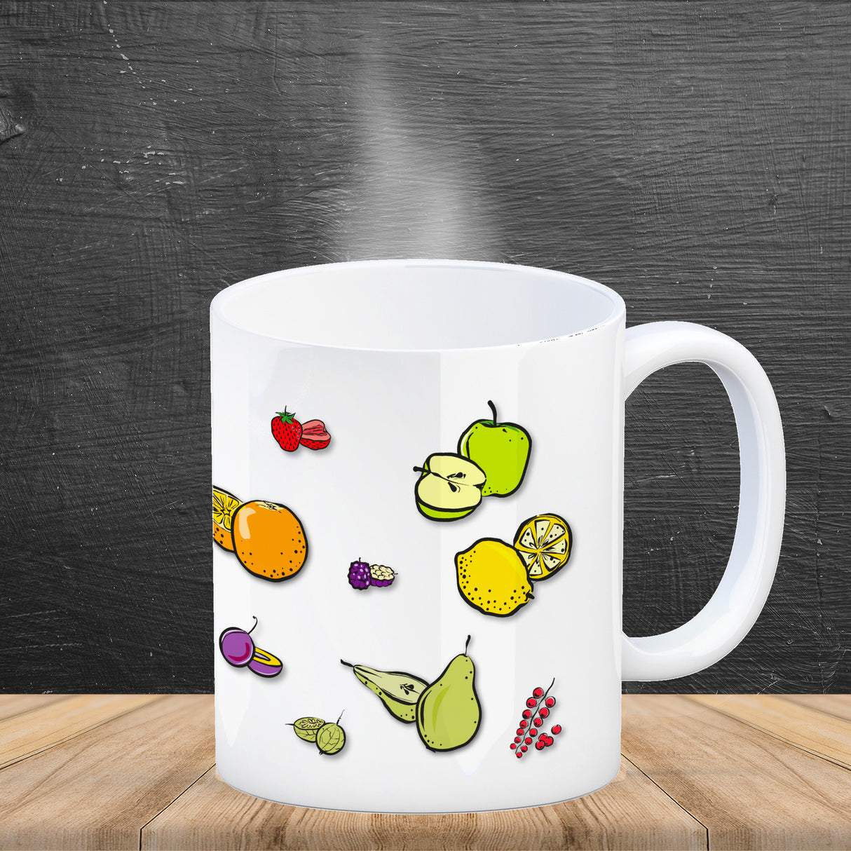 Kaffeebecher in lila zum Thema Obst mit verschiedenen Früchten