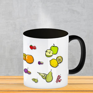 Kaffeebecher in lila zum Thema Obst mit verschiedenen Früchten