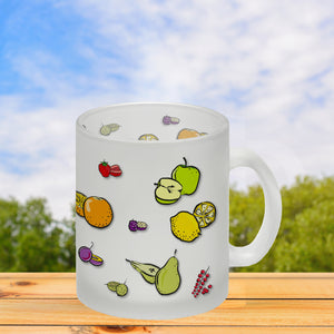 Kaffeebecher in lila zum Thema Obst mit verschiedenen Früchten