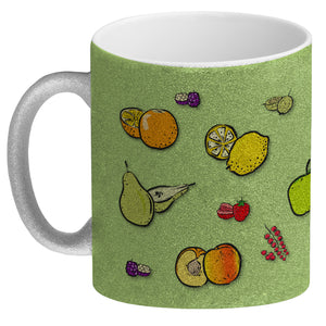 Kaffeebecher in lila zum Thema Obst mit verschiedenen Früchten