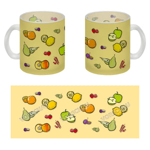 Kaffeebecher in lila zum Thema Obst mit verschiedenen Früchten