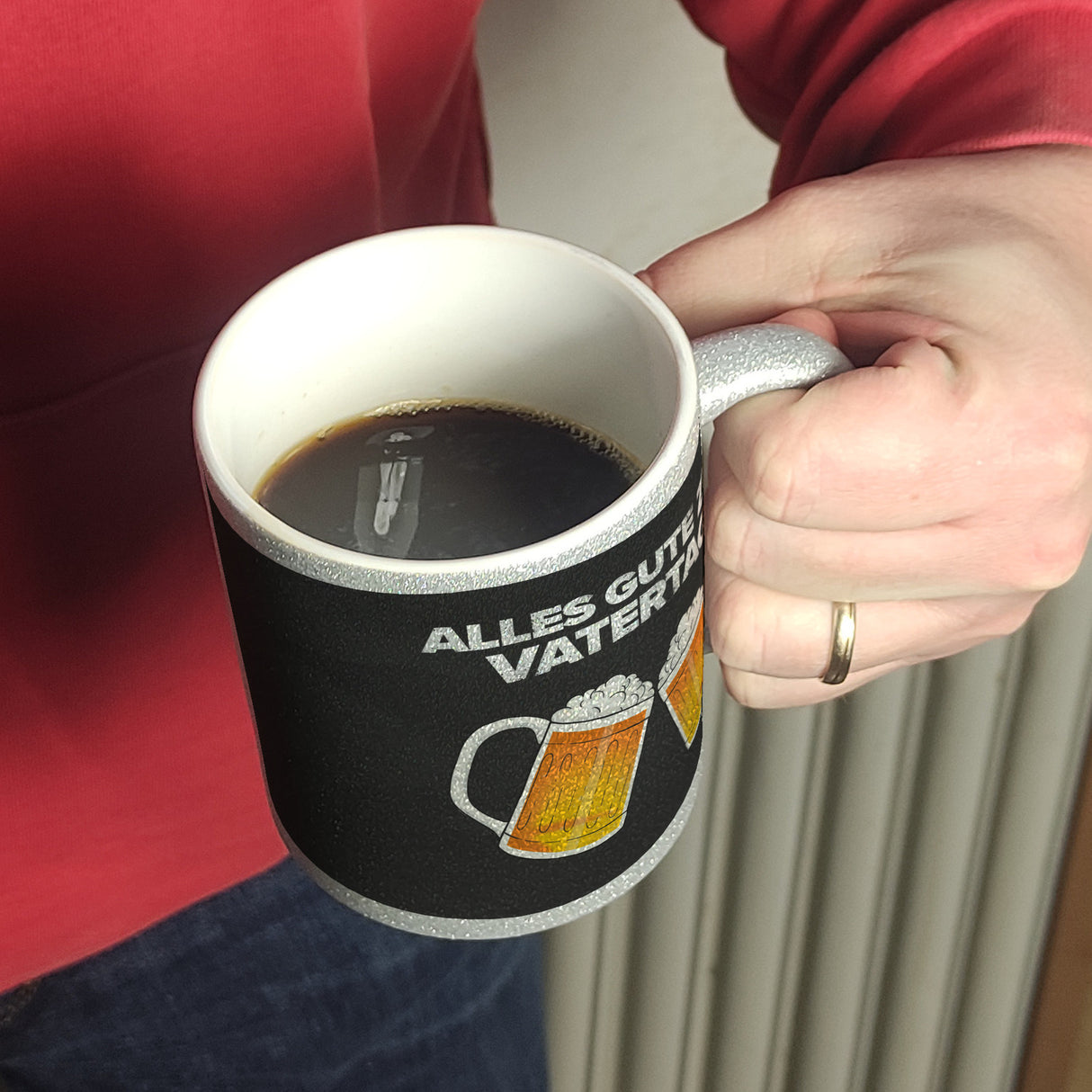 Alles gute zum Vatertag Kaffeebecher mit prostenden Bierkrügen