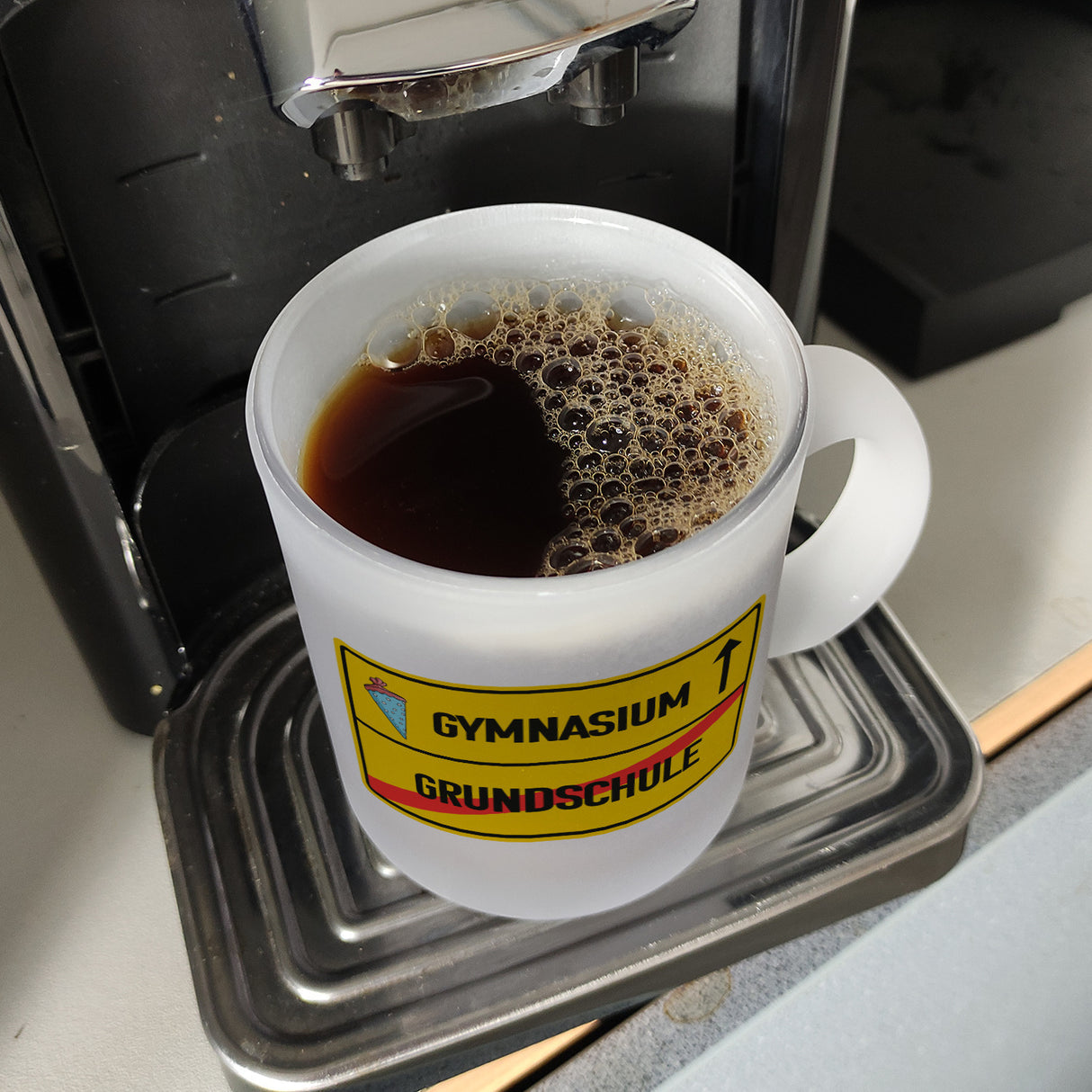 Gymnasium Ortsschild Kaffeebecher zur Einschulung