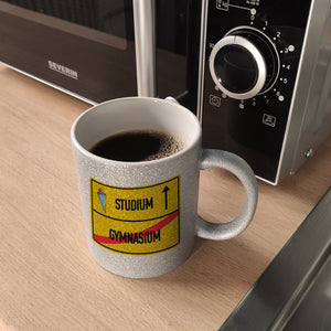 Studium Ortsschild Kaffeebecher zum Studienbeginn