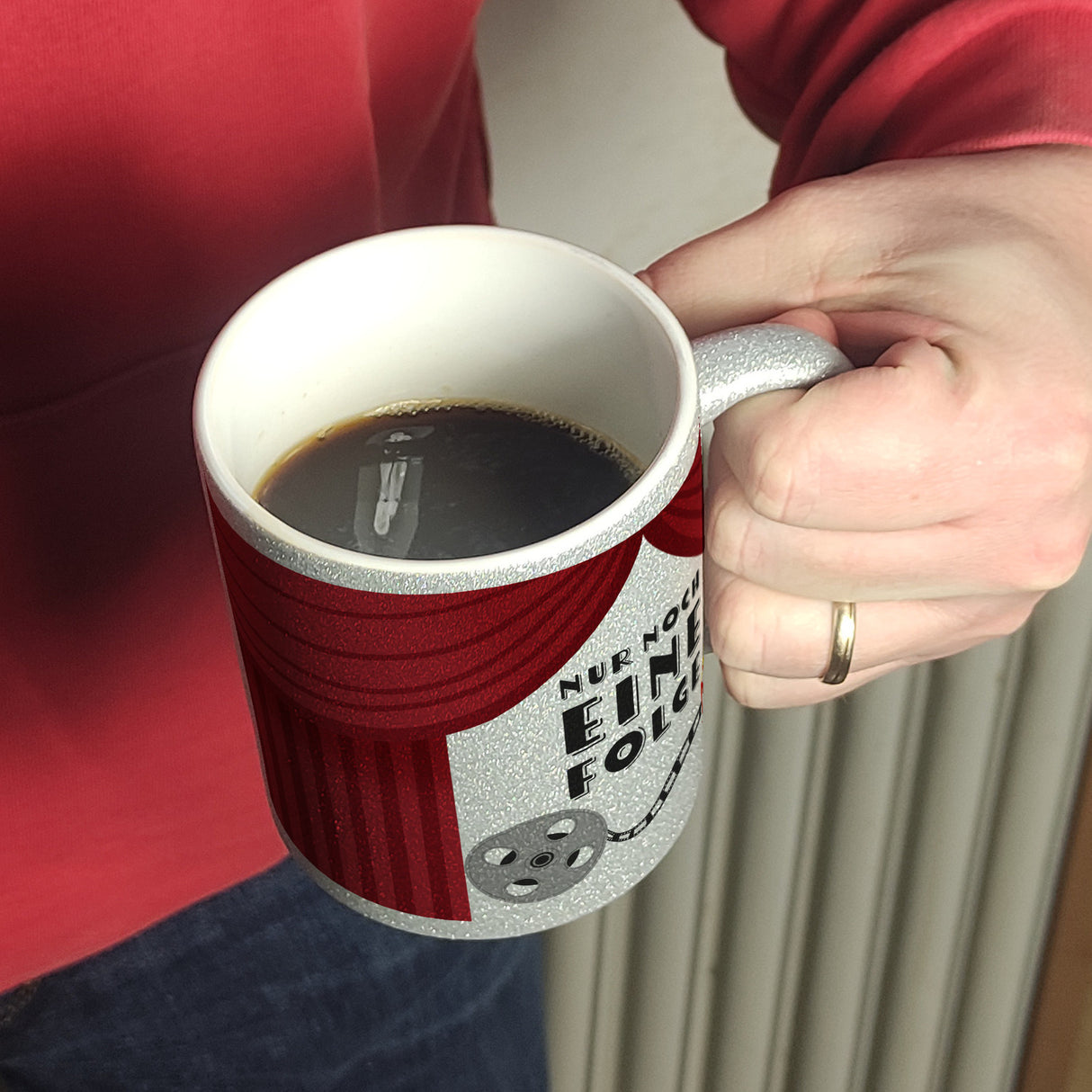 Nur noch eine Folge Kaffeebecher für Serienjunkies