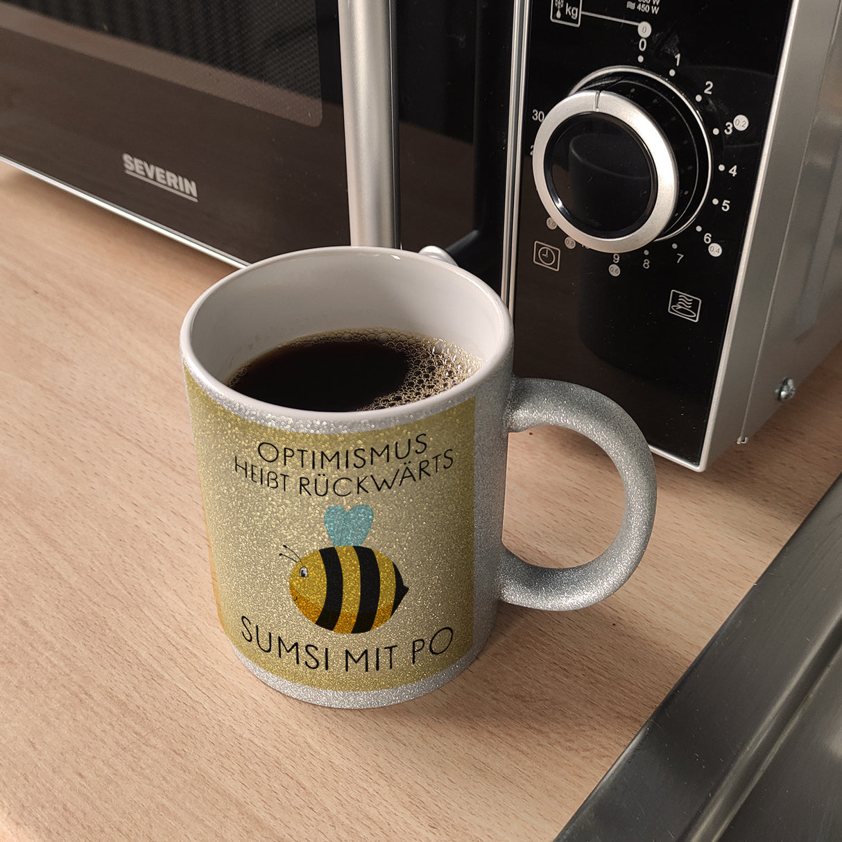 Optimismus heißt rückwärts Sumsi mit Po Biene Kaffeebecher mit Spruch