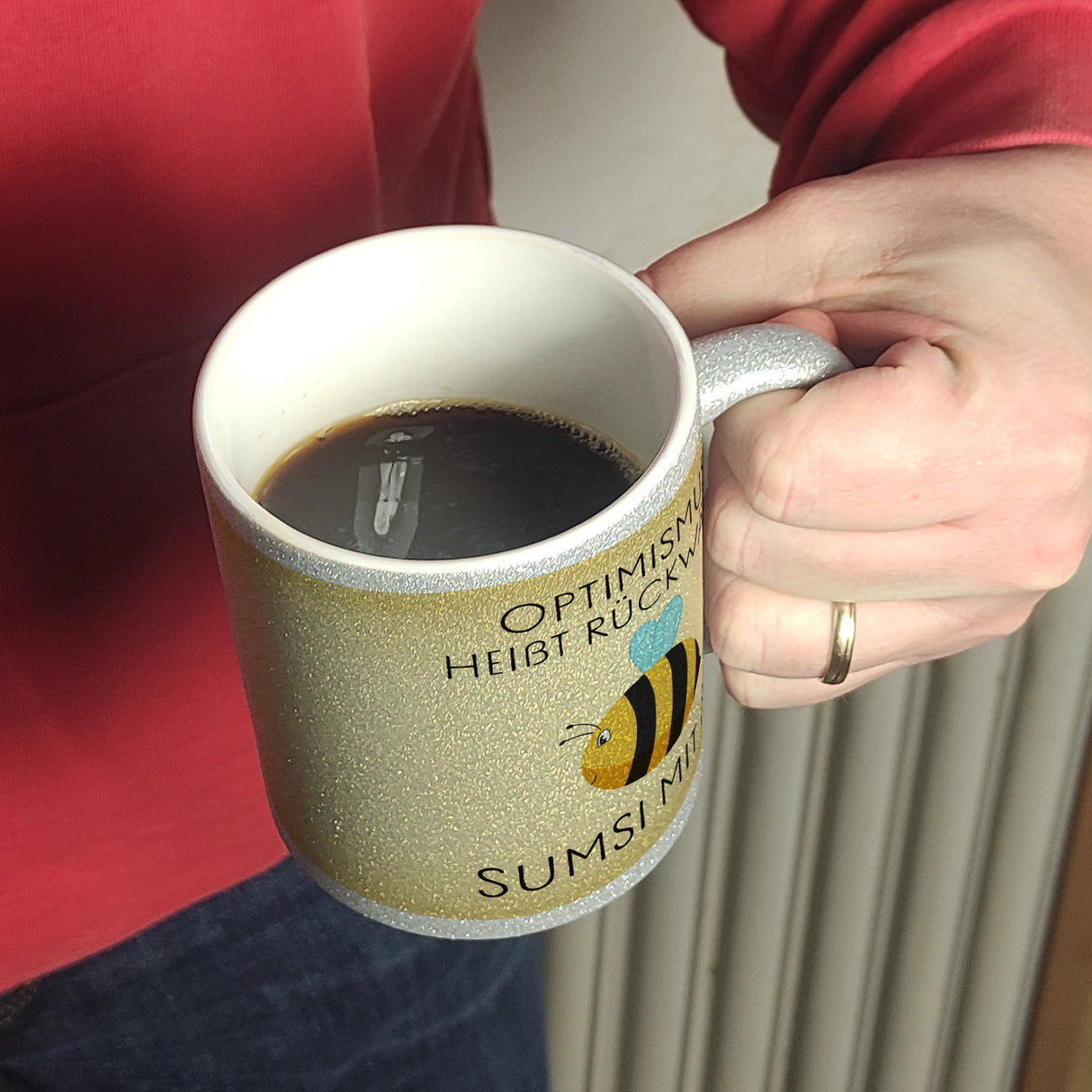 Optimismus heißt rückwärts Sumsi mit Po Biene Kaffeebecher mit Spruch