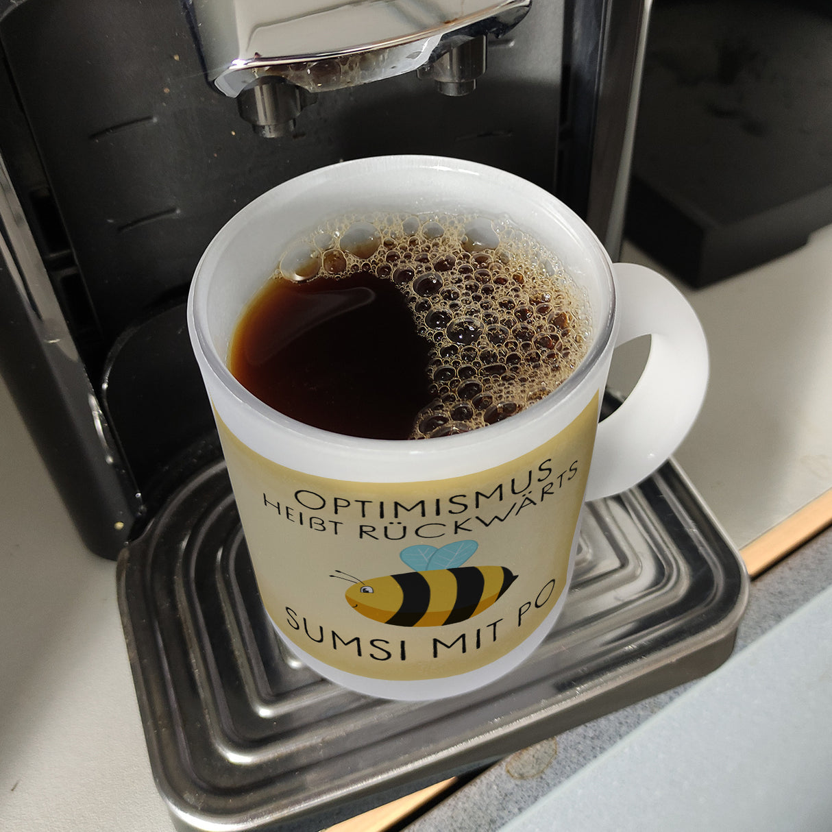 Optimismus heißt rückwärts Sumsi mit Po Biene Kaffeebecher mit Spruch