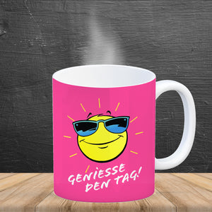 Geniesse den Tag! Kaffeebecher mit strahlender Sonne