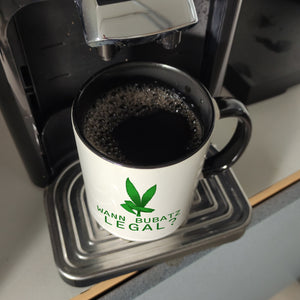 Wann Bubatz legal Kaffeebecher mit Graspflanze