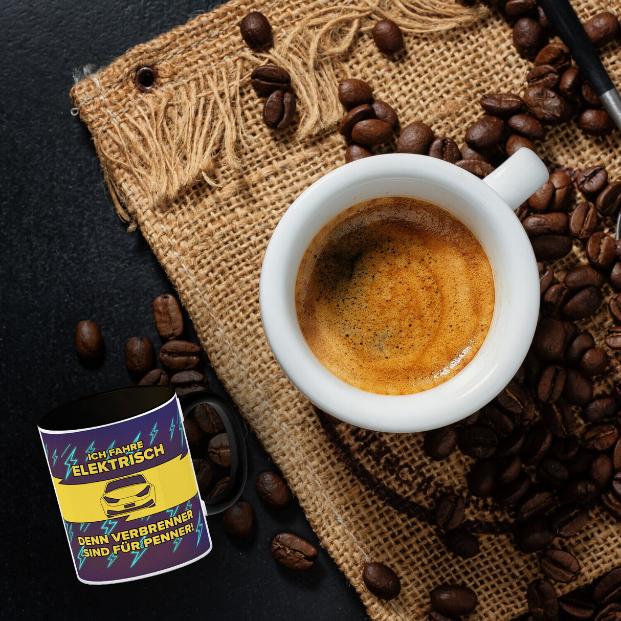 Ich fahre elektrisch, denn Verbrenner sind für Penner Kaffeebecher
