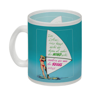 Surferin Kaffeebecher mit Spruch auf dem Segel