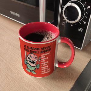 Kaffeebecher zum Thema Phishing Mails erkennen mit Fisch Motiv
