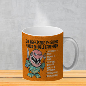 Kaffeebecher zum Thema Phishing Mails erkennen mit Fisch Motiv