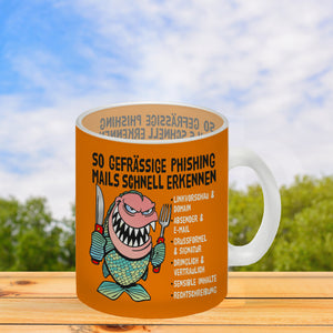 Kaffeebecher zum Thema Phishing Mails erkennen mit Fisch Motiv