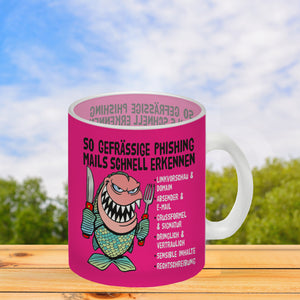 Kaffeebecher zum Thema Phishing Mails erkennen mit Fisch Motiv