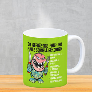 Kaffeebecher zum Thema Phishing Mails erkennen mit Fisch Motiv