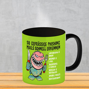 Kaffeebecher zum Thema Phishing Mails erkennen mit Fisch Motiv