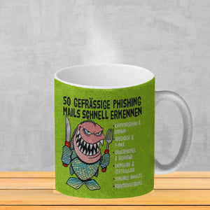 Kaffeebecher zum Thema Phishing Mails erkennen mit Fisch Motiv
